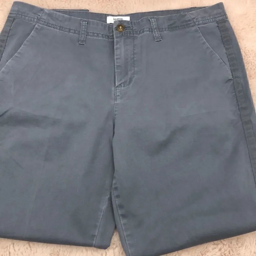 Kensie gray flat front ankle pants with gray lined sides